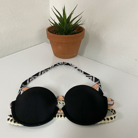 Victoria’s Secret The Beach Bandeau Bikini Top - Picture 8 of 8